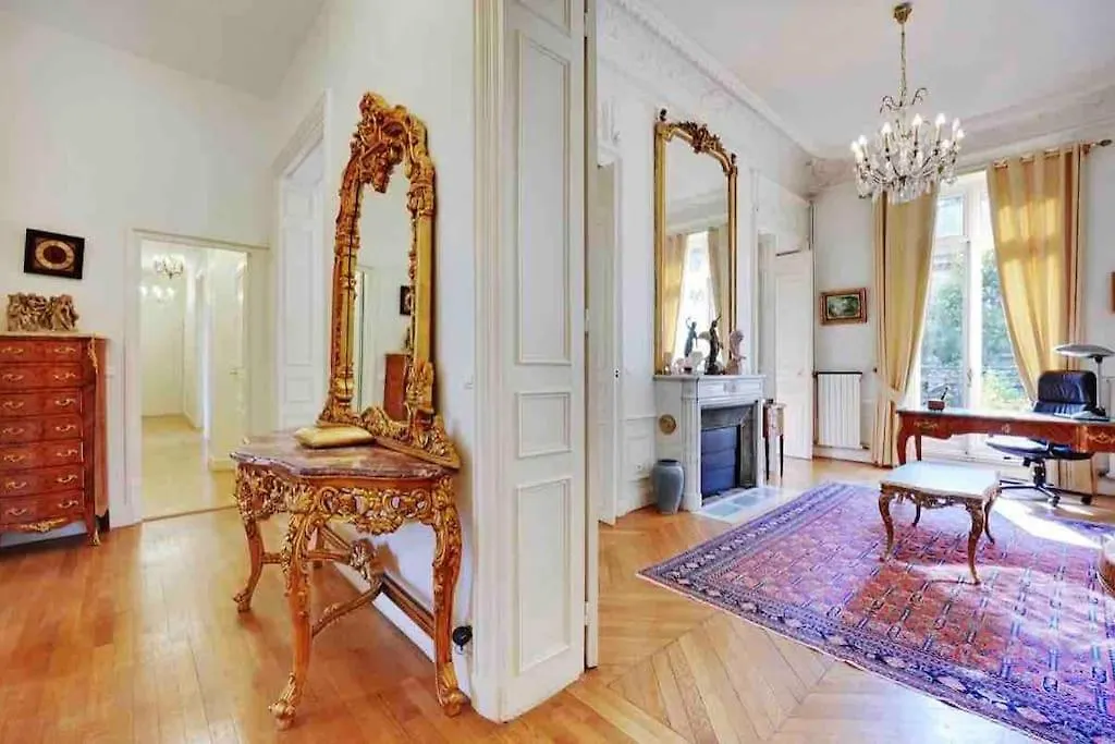 Champs Elysees : Appartement 200 M2 Avec Balcon Paris