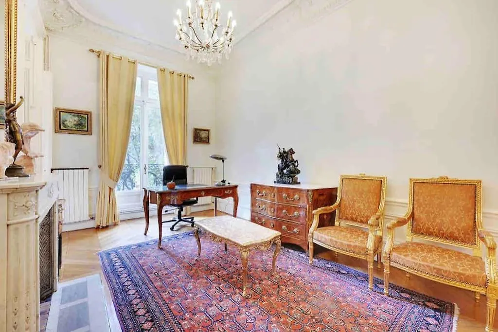 Champs Elysees : Appartement 200 M2 Avec Balcon Paris Apartment