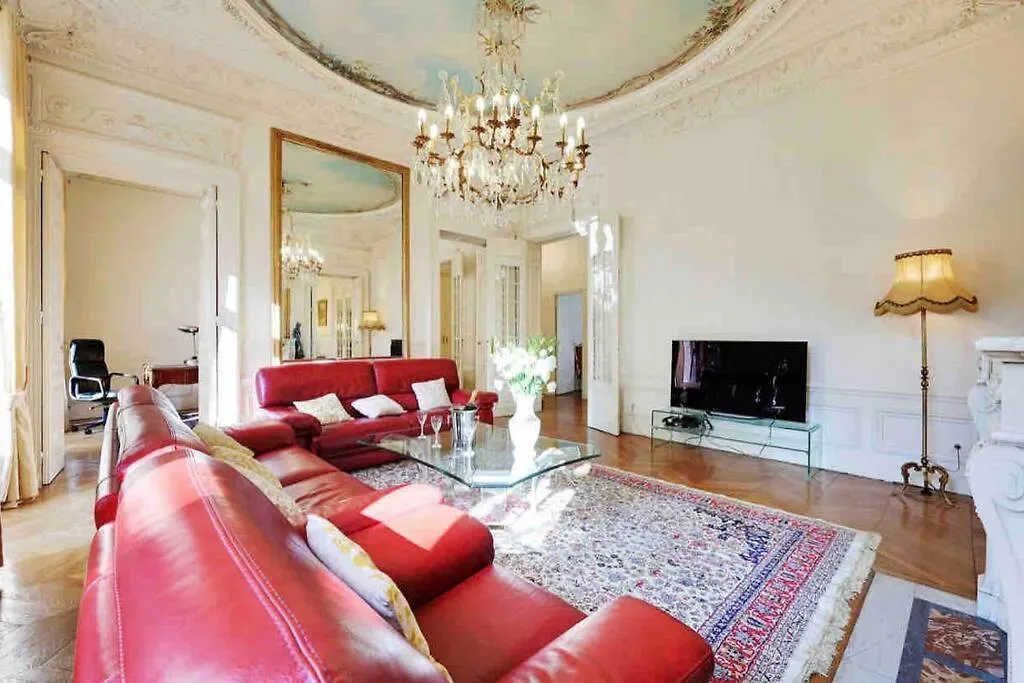 Champs Elysees : Appartement 200 M2 Avec Balcon Paris 0*,
